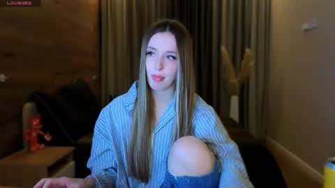 Snapshot of ssurf_time chatting on June 25, 7:40 pm Chloe online show from June 25, 7:40 pm