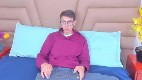 Ssweetthott online show from March 8, 1:03 pm