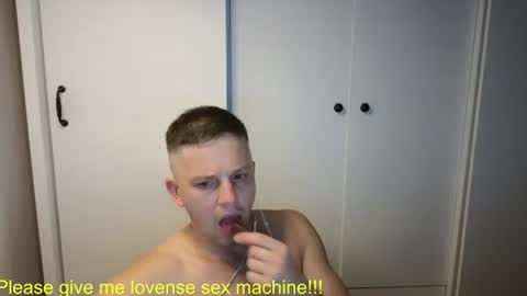 Snapshot of st1vemaster01 chatting on July 12, 1:46 pm st1vemaster01 online show from July 12, 1:46 pm