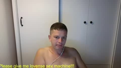 Snapshot of st1vemaster01 chatting on July 24, 2:37 pm st1vemaster01 online show from July 24, 2:37 pm