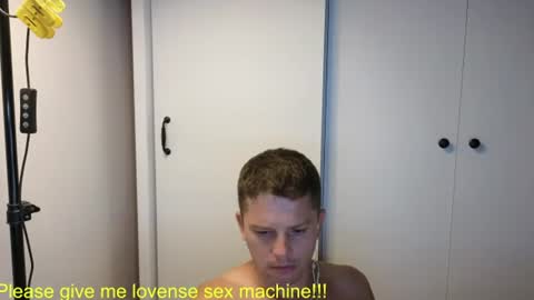 Snapshot of st1vemaster01 chatting on August 2, 1:53 pm st1vemaster01 online show from August 2, 1:53 pm