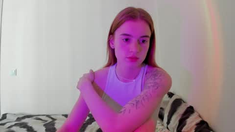Snapshot of stacey_brow chatting on May 6, 3:24 am stacey online show from May 6, 3:24 am