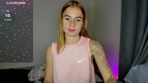 Snapshot of stacey_brow chatting on July 14, 2:05 am stacey online show from July 14, 2:05 am