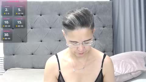 Snapshot of staceydarling chatting on November 10, 5:17 am staceydarling online show from November 10, 5:17 am