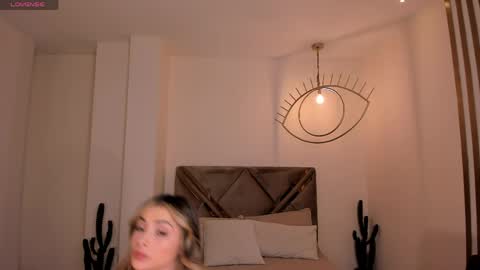 Snapshot of staceywood_ chatting on May 4, 11:50 am Stacy Woods online show from May 4, 11:50 am