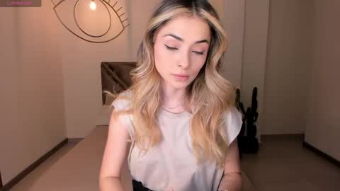 Snapshot of staceywood_ chatting on May 7, 11:37 am Stacy Woods online show from May 7, 11:37 am