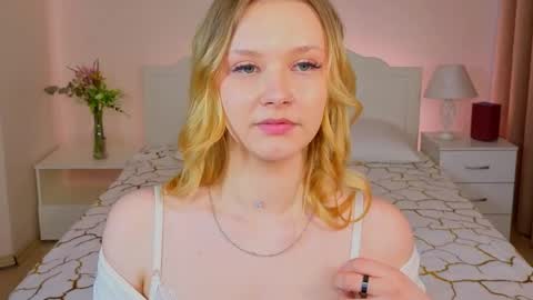 Snapshot of staceyyjones chatting on May 7, 12:32 pm Stacey online show from May 7, 12:32 pm