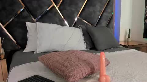 Snapshot of staciemoon chatting on July 26, 5:53 pm Stacie online show from July 26, 5:53 pm
