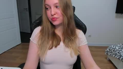 Snapshot of stacy_miraclee chatting on May 17, 6:48 pm Stacy online show from May 17, 6:48 pm