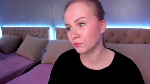 Snapshot of stacy_moorexx chatting on June 3, 8:47 pm STACY online show from June 3, 8:47 pm
