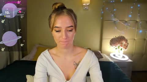 Snapshot of stacy_riiver chatting on February 21, 11:22 am Stacy Mon Tue Wed Thu Fri Sun GMT GMT 3 1000am - 0400pm online show from February 21, 11:22 am