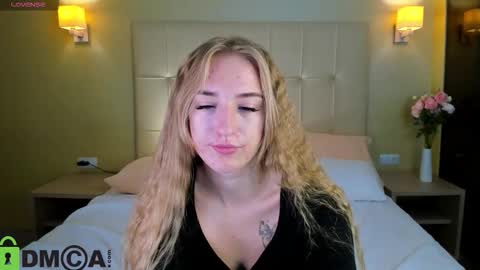 Snapshot of stacy_riiver chatting on September 24, 7:55 am Stacy Mon Tue Wed Thu Fri Sun GMT GMT 3 1000am - 0400pm online show from September 24, 7:55 am