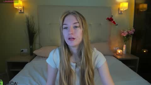 Snapshot of stacy_riiver chatting on January 6, 9:24 am Stacy Mon Tue Wed Thu Fri Sun GMT GMT 3 1000am - 0400pm online show from January 6, 9:24 am