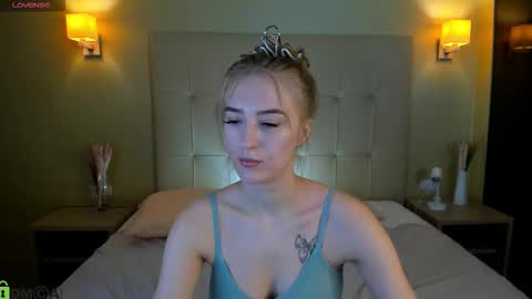 Snapshot of stacy_riiver chatting on February 12, 9:26 am Stacy Mon Tue Wed Thu Fri Sun GMT GMT 3 1000am - 0400pm online show from February 12, 9:26 am