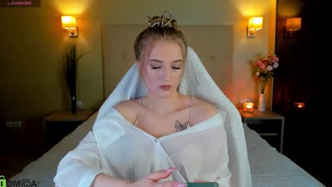 Snapshot of stacy_riiver chatting on February 18, 10:22 am Stacy Mon Tue Wed Thu Fri Sun GMT GMT 3 1000am - 0400pm online show from February 18, 10:22 am