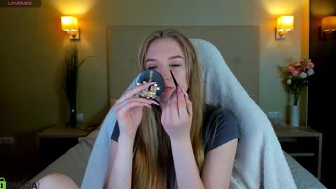 Snapshot of stacy_riiver chatting on February 19, 9:27 am Stacy Mon Tue Wed Thu Fri Sun GMT GMT 3 1000am - 0400pm online show from February 19, 9:27 am