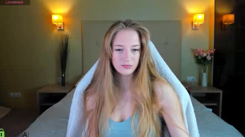 Snapshot of stacy_riiver chatting on February 22, 9:19 am Stacy Mon Tue Wed Thu Fri Sun GMT GMT 3 1000am - 0400pm online show from February 22, 9:19 am