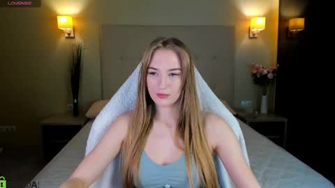 Snapshot of stacy_riiver chatting on February 23, 9:17 am Stacy Mon Tue Wed Thu Fri Sun GMT GMT 3 1000am - 0400pm online show from February 23, 9:17 am