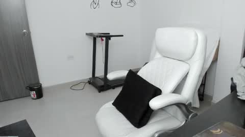 Zulma Yisset online show from March 17, 2:49 am