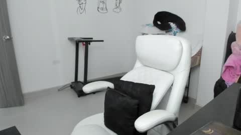 Zulma Yisset online show from April 21, 2:51 am