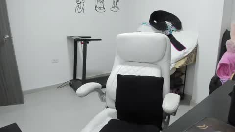 Zulma Yisset online show from April 25, 2:36 am