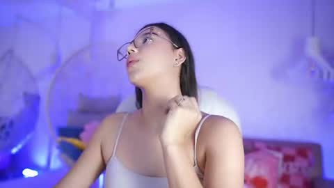 stacycooper_ online show from June 8, 7:03 pm