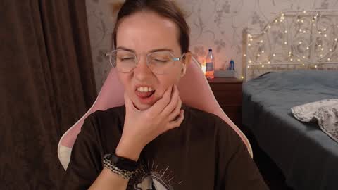 Alice online show from December 19, 6:01 pm