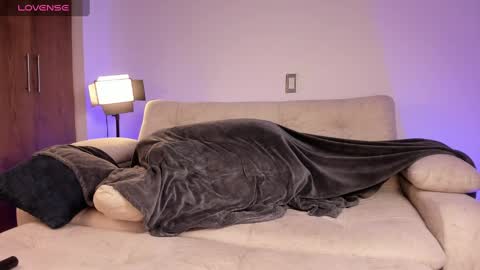 EVA COLLENS online show from December 21, 4:30 am