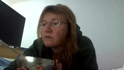 Snapshot of starlagurl chatting on December 6, 1:44 pm starlagurl online show from December 6, 1:44 pm