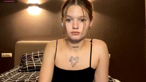 starlitsiren online show from March 12, 8:37 pm