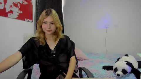 starmoonly online show from December 1, 9:20 pm