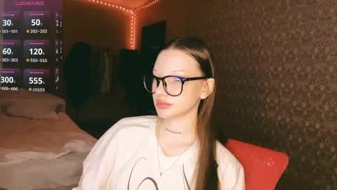 Snapshot of starrymira chatting on March 22, 3:32 am Alice online show from March 22, 3:32 am