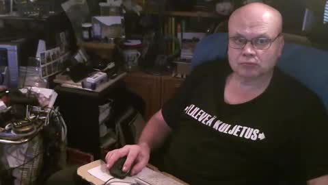 Snapshot of starterxyman chatting on December 23, 12:03 am starterxyman online show from December 23, 12:03 am