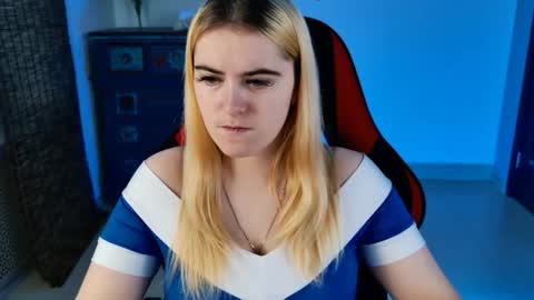 stef_nicks online show from October 23, 9:08 am