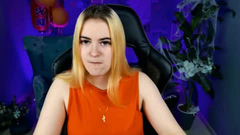 stef_nicks online show from October 25, 9:17 am