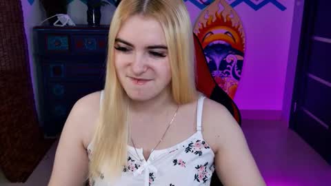 stef_nicks online show from November 28, 9:23 am