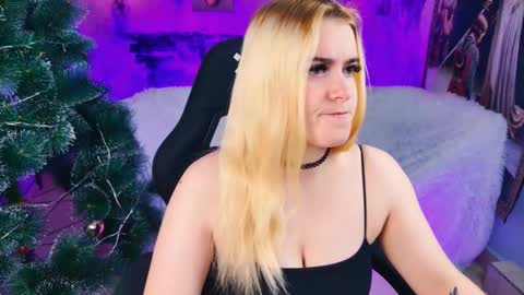 stef_nicks online show from December 14, 9:03 am