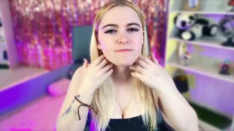 stef_nicks online show from March 22, 9:02 am