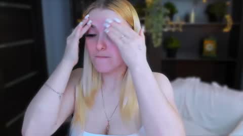 stef_nicks online show from April 20, 9:12 am