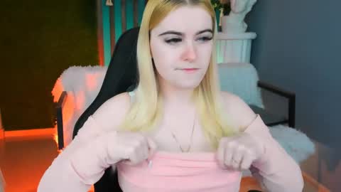 stef_nicks online show from April 21, 9:04 am