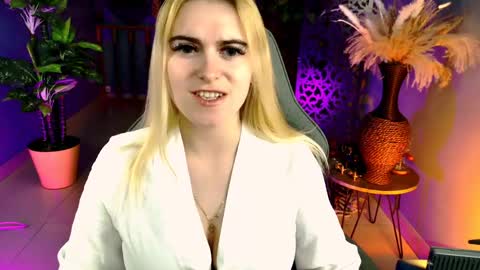 Snapshot of stef_nicks chatting on May 4, 9:05 am stef_nicks online show from May 4, 9:05 am
