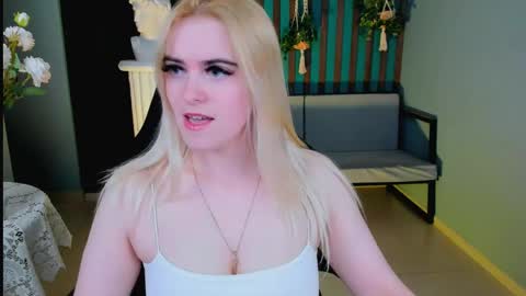 Snapshot of stef_nicks chatting on May 16, 9:06 am stef_nicks online show from May 16, 9:06 am