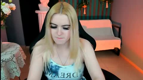 Snapshot of stef_nicks chatting on May 22, 9:04 am stef_nicks online show from May 22, 9:04 am