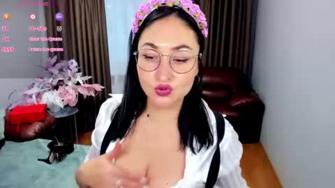 Snapshot of stefanawinter chatting on August 1, 9:52 am StefanaWinter online show from August 1, 9:52 am