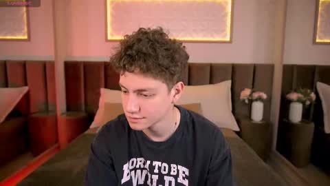 Esrefan online show from February 18, 7:32 pm