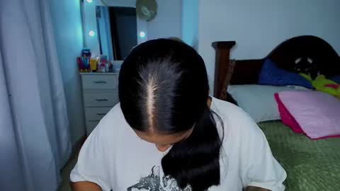 Im MiaIts my first day here  online show from October 23, 12:54 am