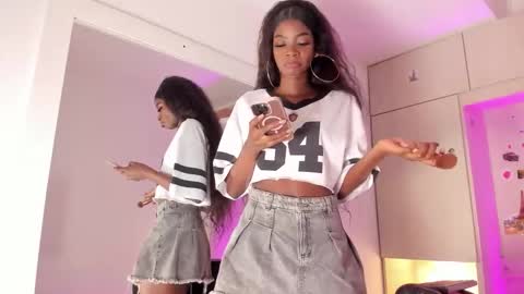 stefannyevans_ online show from November 21, 12:59 pm