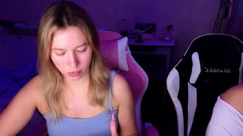 stefany_and_bettany online show from December 3, 1:53 pm