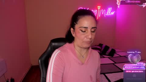 Snapshot of stefanyhotmilf chatting on January 10, 9:44 am stefany online show from January 10, 9:44 am
