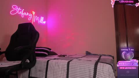 Snapshot of stefanyhotmilf chatting on February 18, 3:21 pm stefany online show from February 18, 3:21 pm